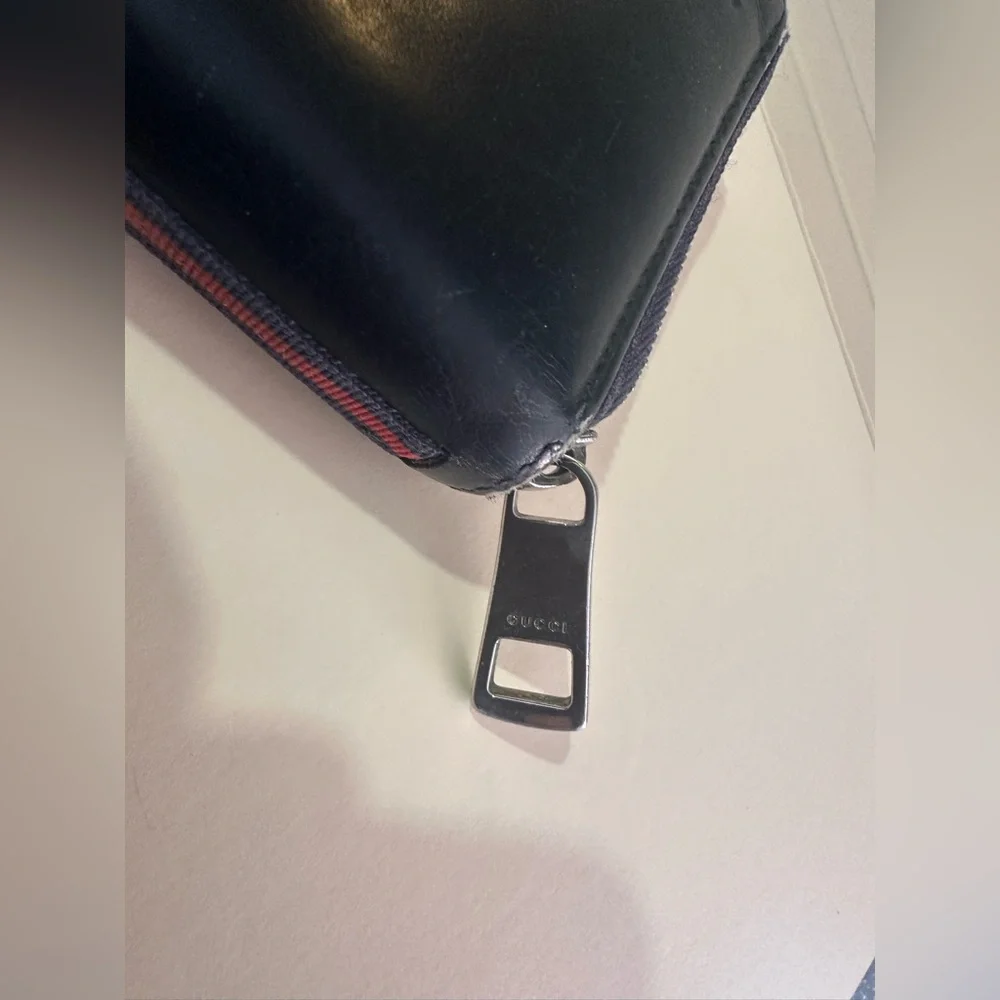 Pre-Owned Authentic Gucci Black Leather Zip Around Wallet - Picture 3 of 9